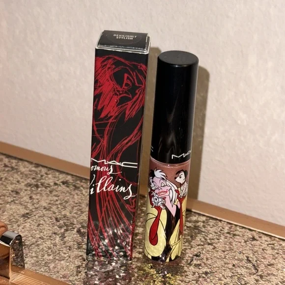 MAC COSMETICS DISNEY VENOMOUS VILLAINS CRUELLA Lipglass Lipgloss NEW